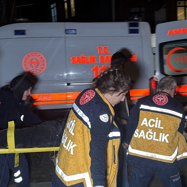 Park halindeki tıra çarpan motosiklet sürücüsü ağır yaralandı