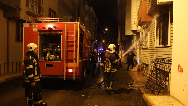 Elazığ'da ev yangını: 2 kişi dumandan etkilendi