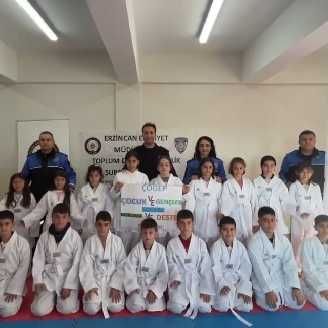 Erzincan'da "Hep Birlikte Aileyiz" Projesi kapsamında öğrencilere tekvando...