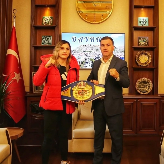 Vali Eldivan'dan dünya şampiyonu Turhan'a tebrik