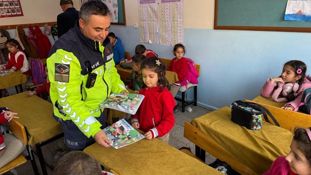Doğanşehir'de ilkokul öğrencilerine trafik eğitimi