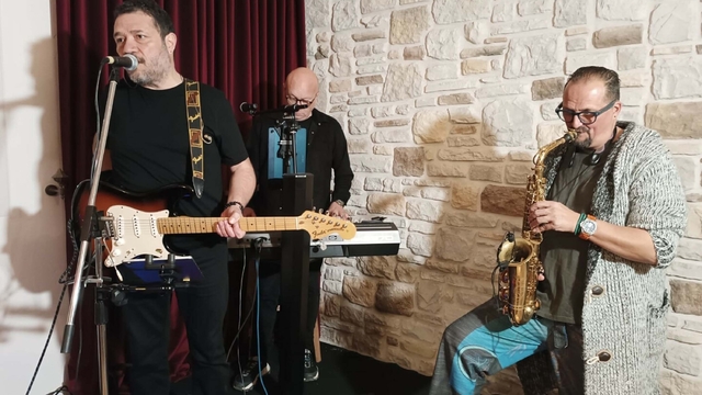 2 mühendis ve 1 cerrah, öğrencilere burs desteği için sahne aldı