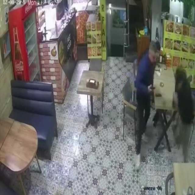 Antalya 4.3 ile sallandı, deprem anı güvenlik kamerasına yansıdı