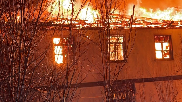 Çankırı'da çıkan yangında 2 ev kullanılamaz hale geldi