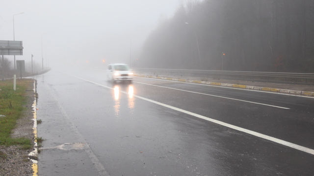 Bolu Dağı'nda sis ve sağanak