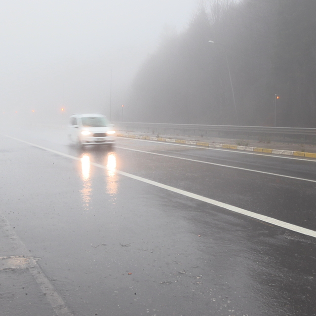 Bolu Dağı'nda sis ve sağanak