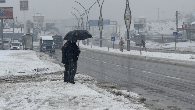 Van, Muş ve Hakkari'de 62 yerleşim yerinin yolu ulaşıma kapandı