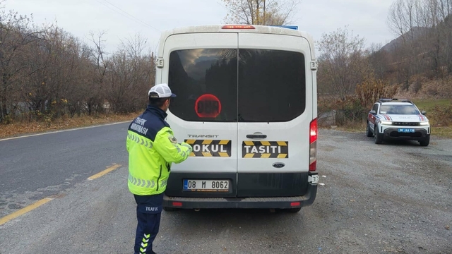 Artvin'de servis araçları denetlendi