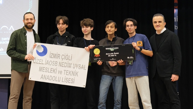 Gençler, en iyi oyunu geliştirmek için mücadele etti