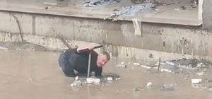 Mardin'de sağanak nedeniyle cadde ve sokaklar göle döndü