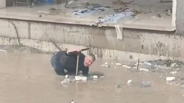 Mardin'de sağanak nedeniyle cadde ve sokaklar göle döndü