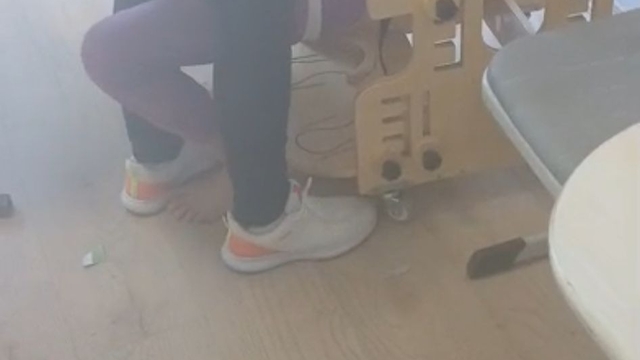 Otizmli öğrencilerin iple bağlanıp ders işlenmesine inceleme