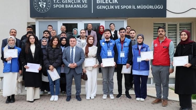 Bilecik'te gönüllü gençlere teşekkür belgeleri takdim edildi