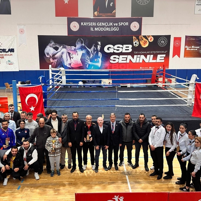 Kayseri'de "Gazilerimize Vefa Muaythai Şampiyonası" yapıldı