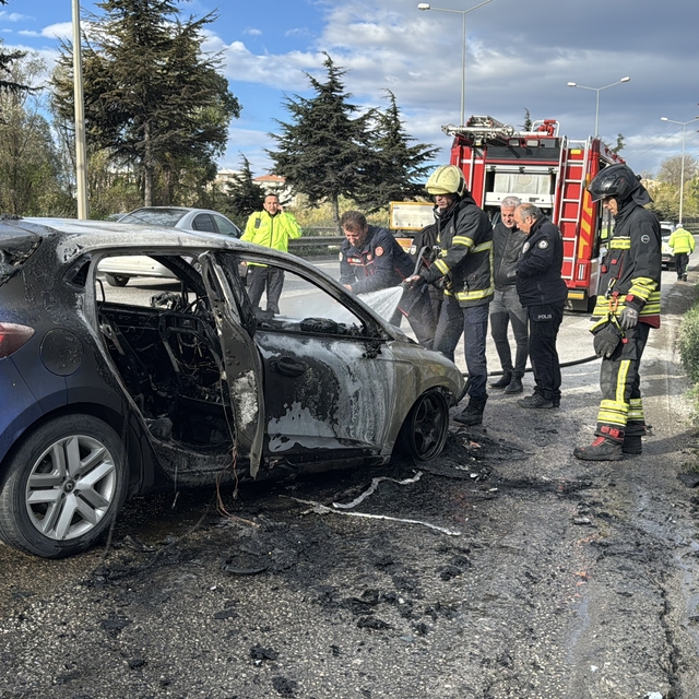 Samsunsporlu futbolcu Musaba'nın kullandığı araç alev aldı