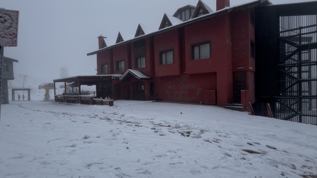 Uludağ'da kar var oteller kapalı
Uludağ'da kar kalınlığı 10 santimi buldu, kapalı oteller harekete geçti