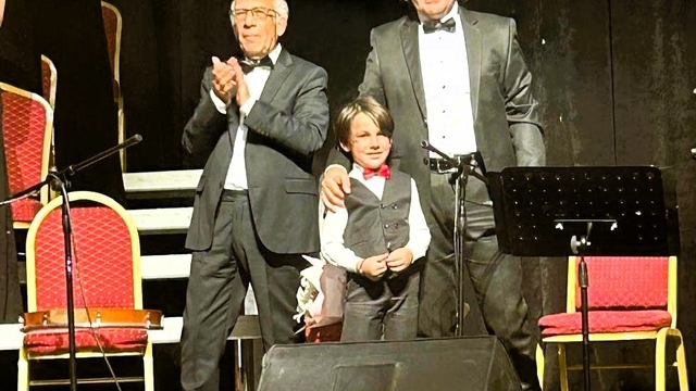 Küçük yetenek 10'uncu konserine çıktı
5 yaşında olmasına rağmen birçok konsere çıkan ritim ustası çocuk, başarısıyla takdir topluyor