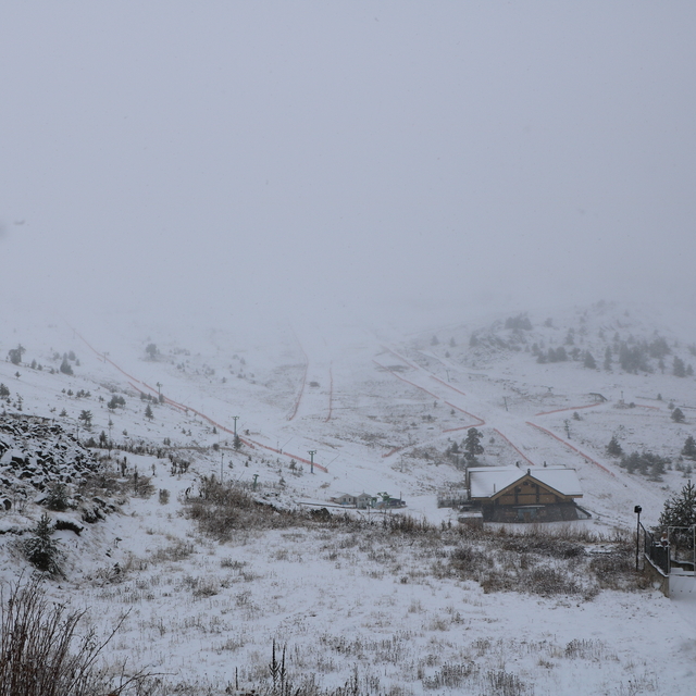 Kartalkaya pistler beyaza büründü, kar kalınlığı 10 santime ulaştı
