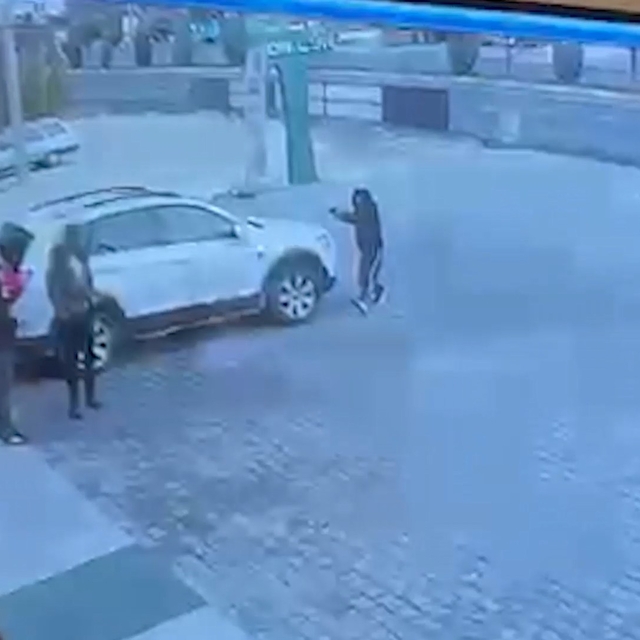 Şanlıurfa'da aynı gün iki iş yerine silahlı saldırı kamerada