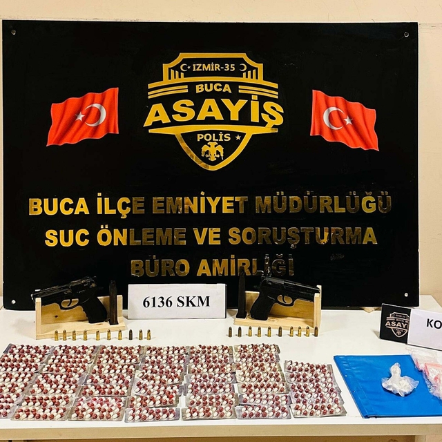 Buca'da uyuşturucuyla yakalanan 5 şüpheliye gözaltı