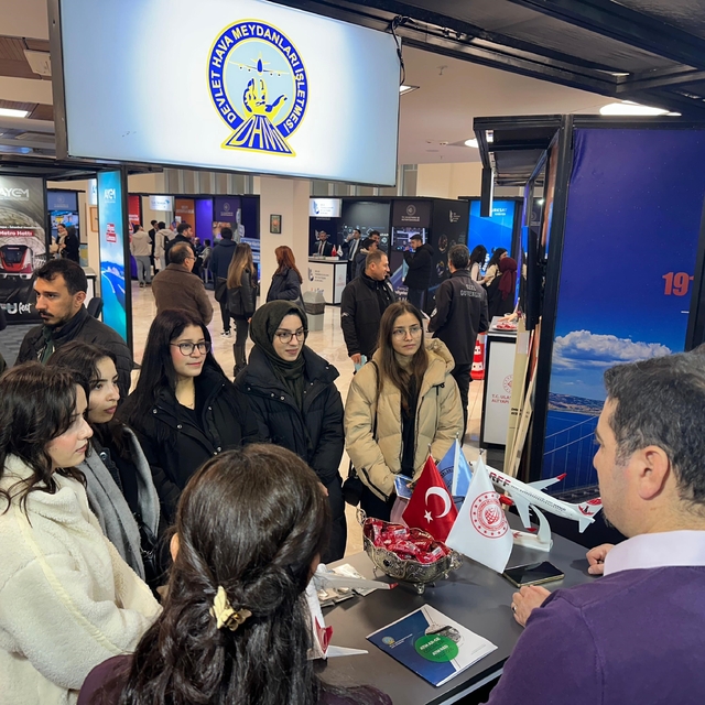 Balıkesir Üniversitesi'nde UFEST kapsamında DHMİ standına büyük ilgi