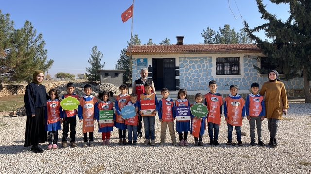 Siverek'te köy okulu öğrencilerine ağaç sevgisi ve çevre bilinci eğitimi