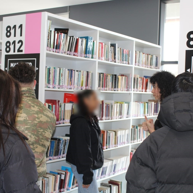 Suça sürüklenen çocuklar kütüphanede yeni hikayeler keşfetti