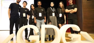 Kütahya'daki 'Devfest'25' etkinliği teknoloji tutkunlarını bir araya getird...