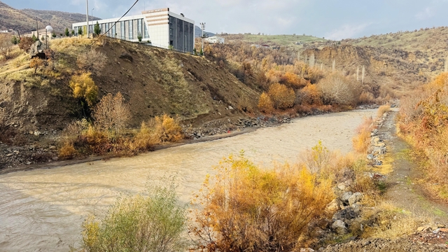 Şırnak'ta yağış sonrası Hezil Çayı coştu, suyun debisi yükseldi