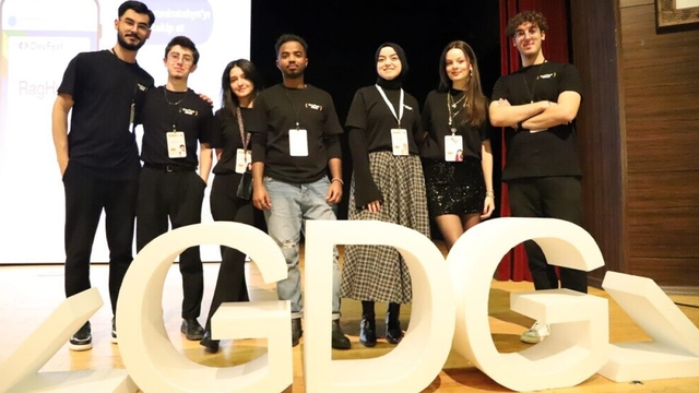 Kütahya'daki 'Devfest'25' etkinliği teknoloji tutkunlarını bir araya getirdi