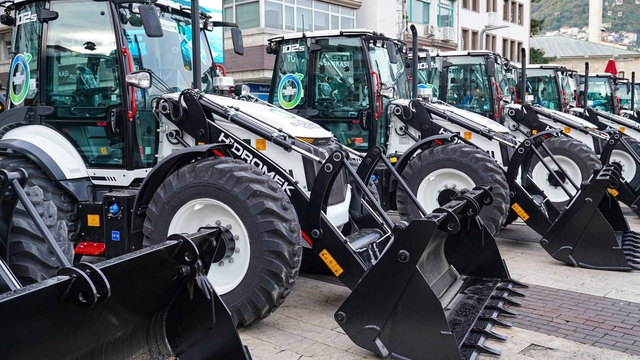 Ordu Büyükşehir Belediyesi 25 yeni iş makinesi aldı