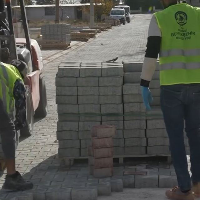 Çivril Belediyesi uzun yıllardır yapılmayan Kızılcasöğüt Mahallesi üst yapı...