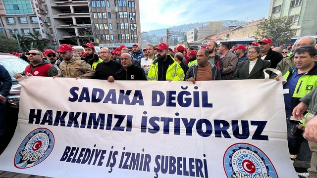 İzmir'de Belediye-İş sendikasına bağlı işçiler eylemde