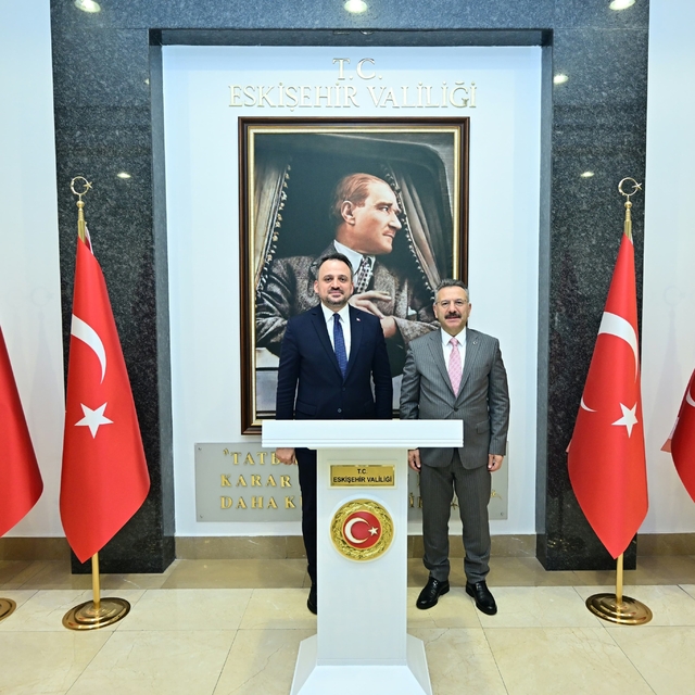 Gençlik ve Spor Bakan Yardımcısı Eminoğlu'dan Eskişehir Valisi Aksoy'a ziya...