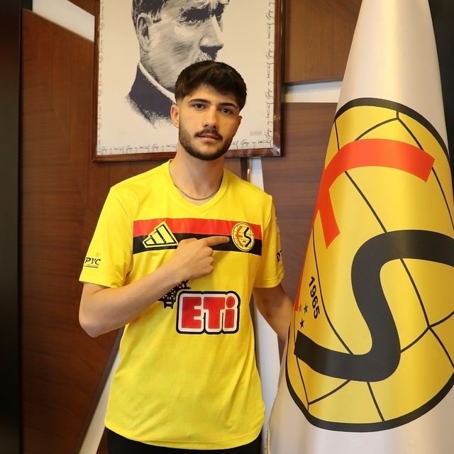 Eskişehirspor'dan orta sahaya takviye
Taha Ağdağ, Eskişehirspor'a transfer...