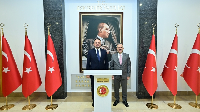 Gençlik ve Spor Bakan Yardımcısı Eminoğlu'dan Eskişehir Valisi Aksoy'a ziyaret