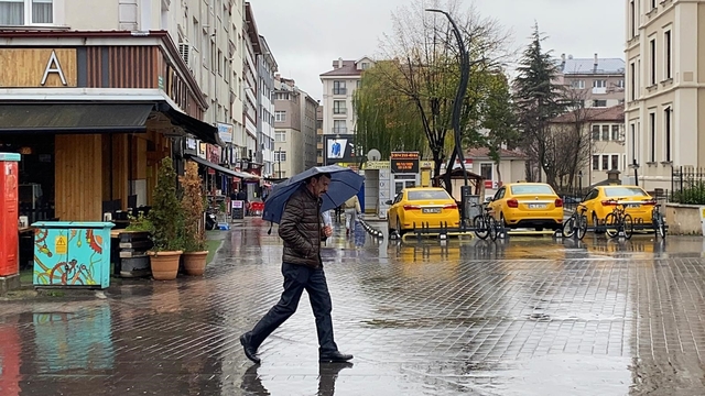 Bolu'da sağanak vatandaşlara zor anlar yaşattı