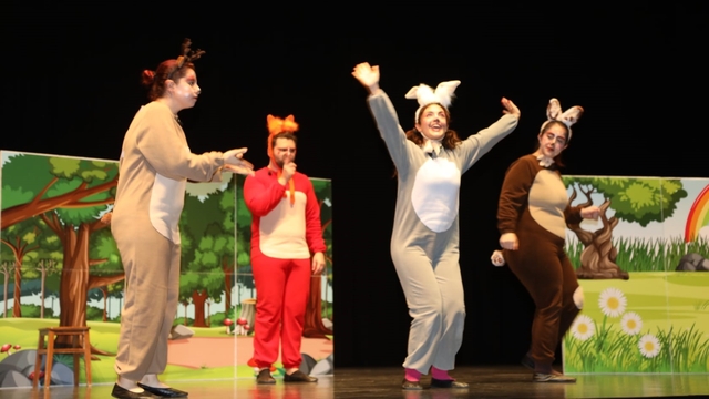 Çayırova'da çocuklar tiyatroyla buluştu