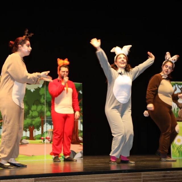 Çayırova'da çocuklar tiyatroyla buluştu