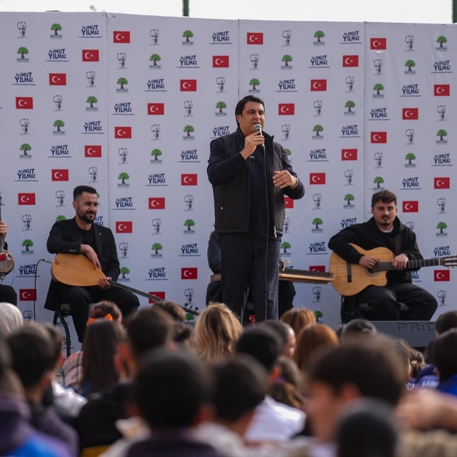 Yılmaz, lise ve üniversite öğrencileri ile buluştu