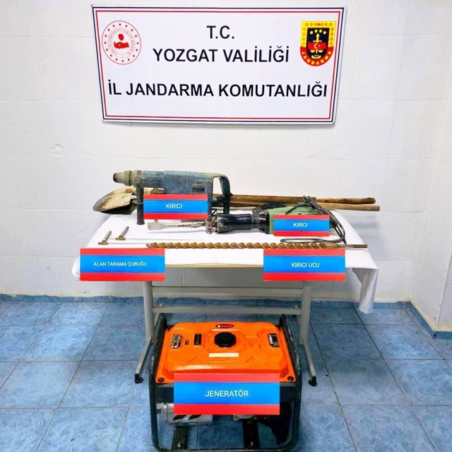 Kaçak kazı yapan 5 kişi suçüstü yakalandı