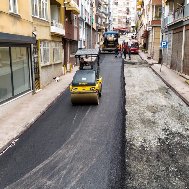 İlkadım'da sıcak asfalt çalışmaları