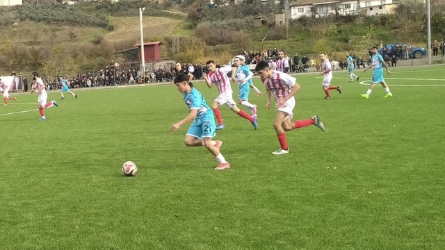 Amatör ligde tarihi fark
Manisa 1. Amatör Kümede Uluderbentspor rakibi Salihli Adalaspor'u 13-0 yendi