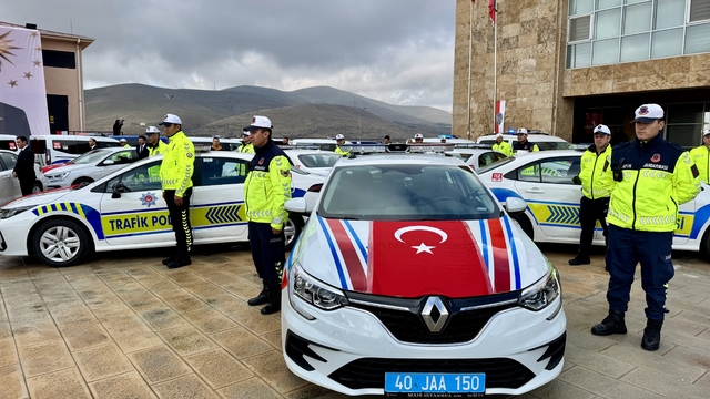 Kırşehir'de jandarma ve emniyet teşkilatına tahsis edilen 87 yeni araç hizmete alındı