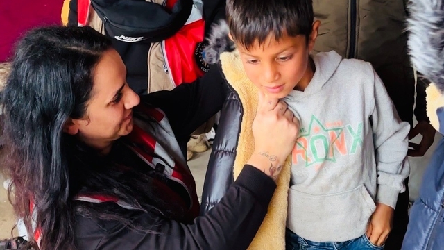 İstanbullu gönüllülerden Şanlıurfa'daki çocuklara hediye bot ve mont