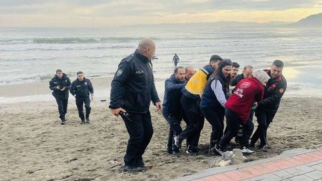 Ordu'da denize atlayan kadını itfaiye kurtardı