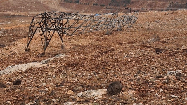 Gaziantep'te elektrik direği hırsızlığı tekrarlandı: 2 ayda 3.4 milyon TL'lik zarar
Gaziantep'te elektrik altyapısına sabotaj: 3 direk daha devrildi, şüpheliler aracı bırakıp kaçtı
