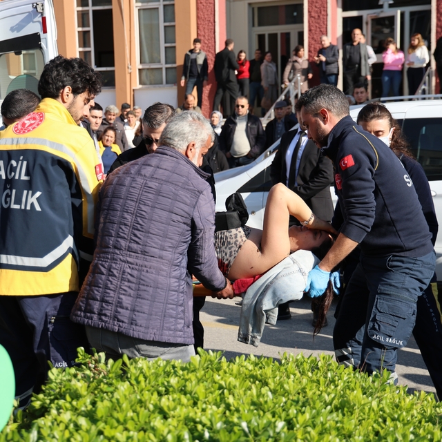 Saldırı anı an be an güvenlik kamerasına yansıdı
Öfkeli koca boşanma aşamas...