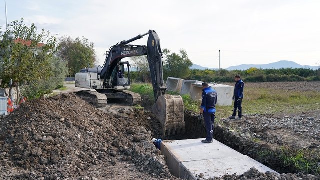 MUSKİ, Ortaca, Bahçelievler ve Okçular Mahallelerinin yağmur suyu hatlarını yeniliyor