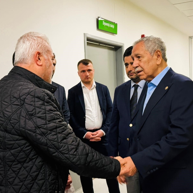 Bülent Arınç'tan Başkan Durbay'a yoğun bakımda ziyaret